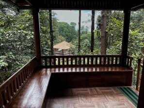 Colchones con pillow-top, escritorio, wifi gratis y ropa de cama