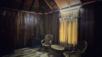 Royal Chalet | 1 bedroom, pillowtop beds, desk, free WiFi
