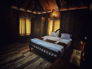 Colchones con pillow-top, escritorio, wifi gratis y ropa de cama