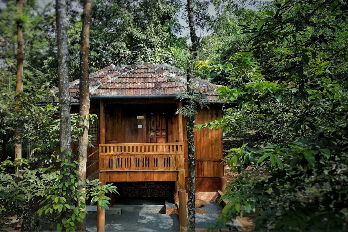Royal Chalet | 1 bedroom, pillow-top beds, desk, free WiFi