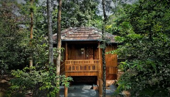 Royal Chalet | Pillowtop beds, desk, free WiFi, bed sheets