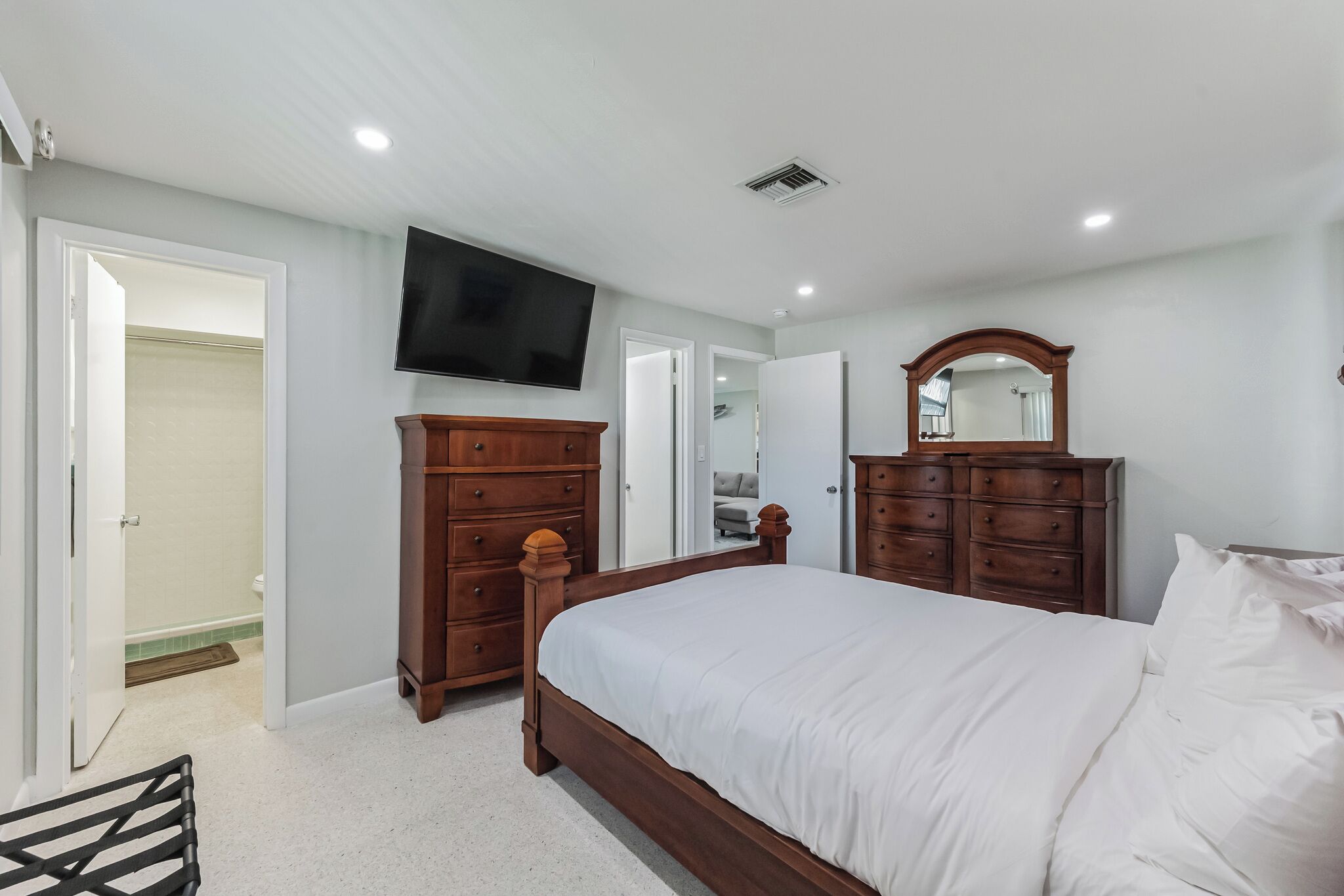 3 makuuhuonetta, silitysrauta/-lauta, Wi-Fi, vuodevaatteet