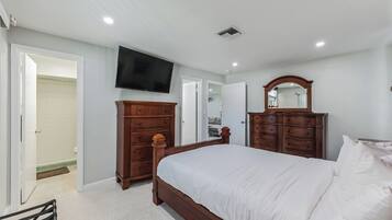 3 habitaciones, tabla de planchar con plancha, wifi y ropa de cama