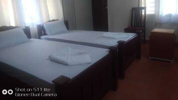 6 dormitorios, tabla de planchar con plancha, wifi y ropa de cama