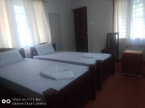 6 bedrooms, iron/ironing board, WiFi, bed sheets - Cool stay in the middle of Kerala where you can wander throguh natural beauty (THRISSUR)