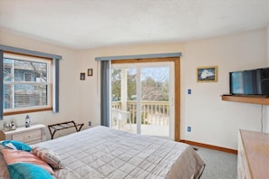 6 bedrooms, travel cot, free WiFi, bed sheets