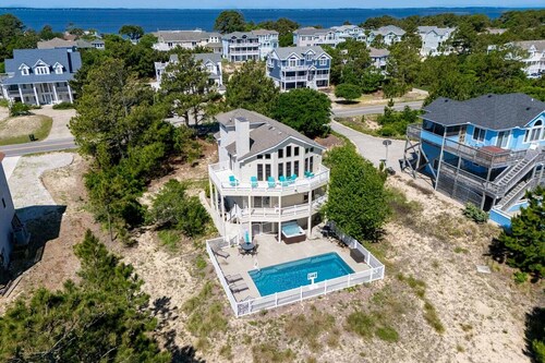Whalehead with a Pool!