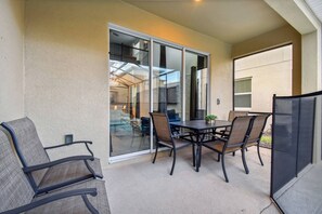 Outdoor dining - Storey Lake 5BR | Pool & Game Room | Near Disney (Kissimmee)