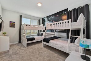 6 bedrooms, iron/ironing board, travel cot, WiFi - Storey Lake 5BR | Pool & Game Room | Near Disney (Kissimmee)