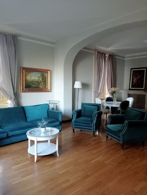 Lobby sitting area - Villa Mimosa au Lac - Estella Hotels Italia (Toscolano Maderno)