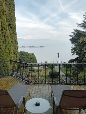 Rom – deluxe, terrasse, utsikt mot innsjø (Tito) | Terrasse/patio