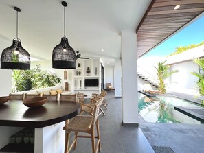 Outdoor dining - Casa Carolina Canggu (Bali)