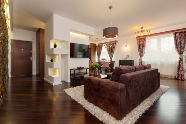 2 bedrooms, desk, laptop workspace, bed sheets - Family Unique Apartment Wola by Renters (Warsaw)