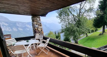 Exclusive Chalet in Flumserberg
close to the ski slopes with brathtaking view.