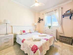 3 chambres, fer et planche à repasser, lit parapluie, Wi-Fi gratuit