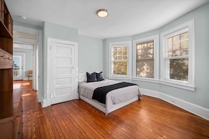 7 bedrooms, desk, iron/ironing board, free WiFi
