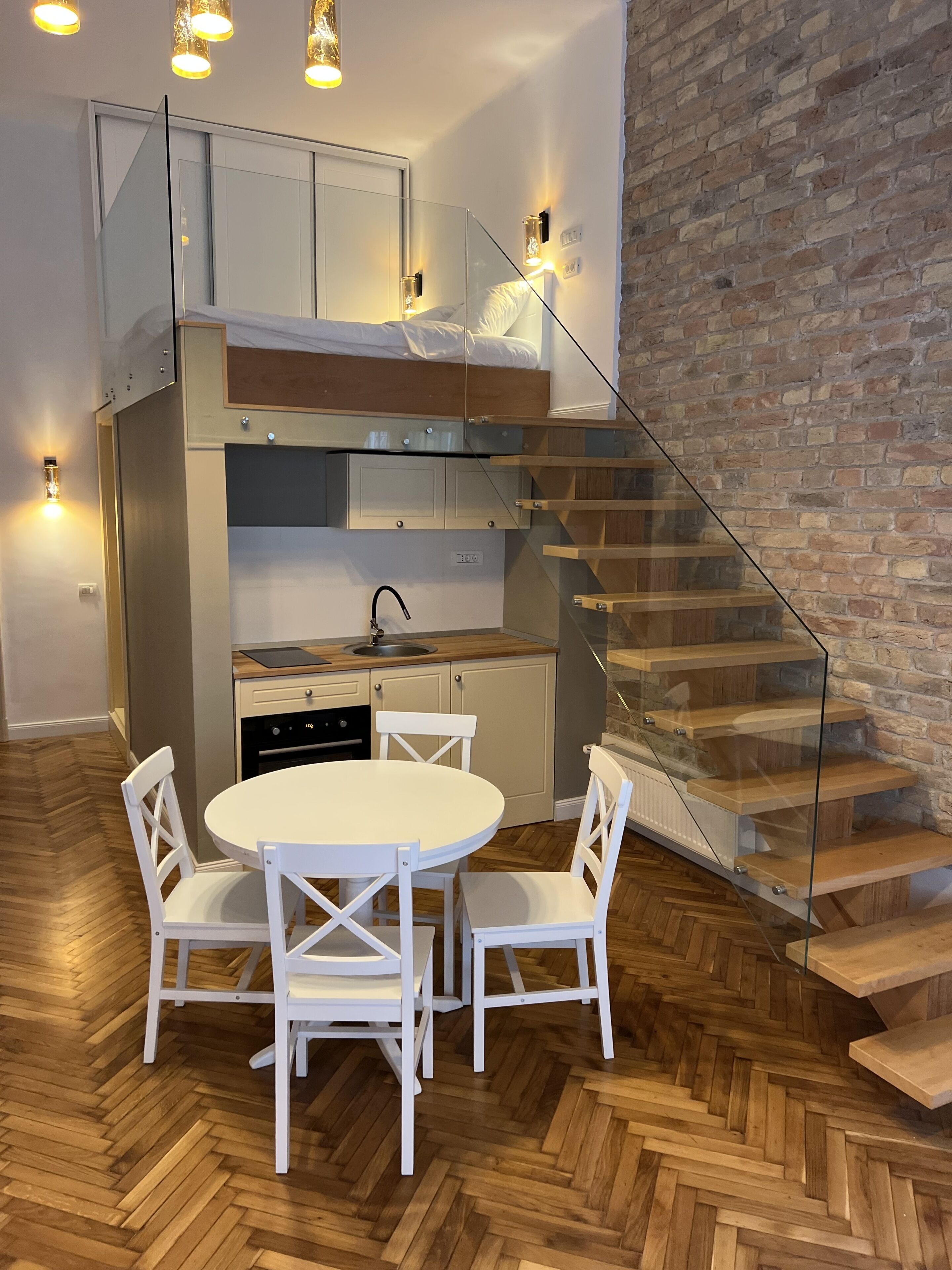 Suite Deluxe, 1 letto king con divano letto, vista città | Biancheria da letto di alta qualità, materassi in memory foam