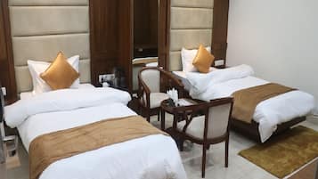 Executive Double Room | 1 bedroom, blackout curtains, soundproofing, iron/ironing board