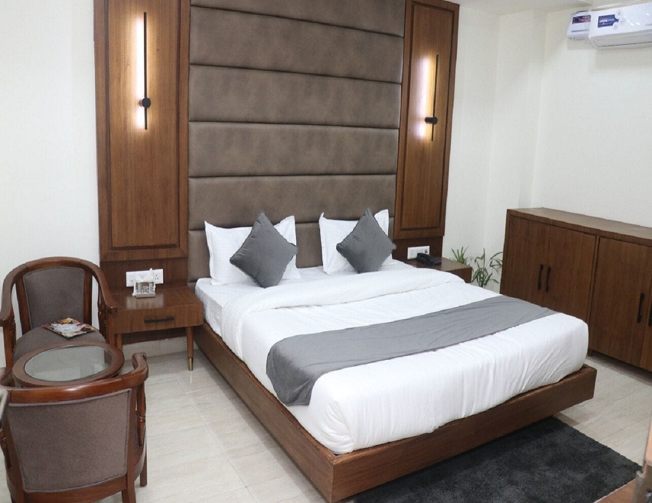 Executive Double Room | Blackout curtains, soundproofing, iron/ironing board, free WiFi