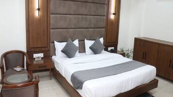 Executive Double Room | Blackout curtains, soundproofing, iron/ironing board, free WiFi