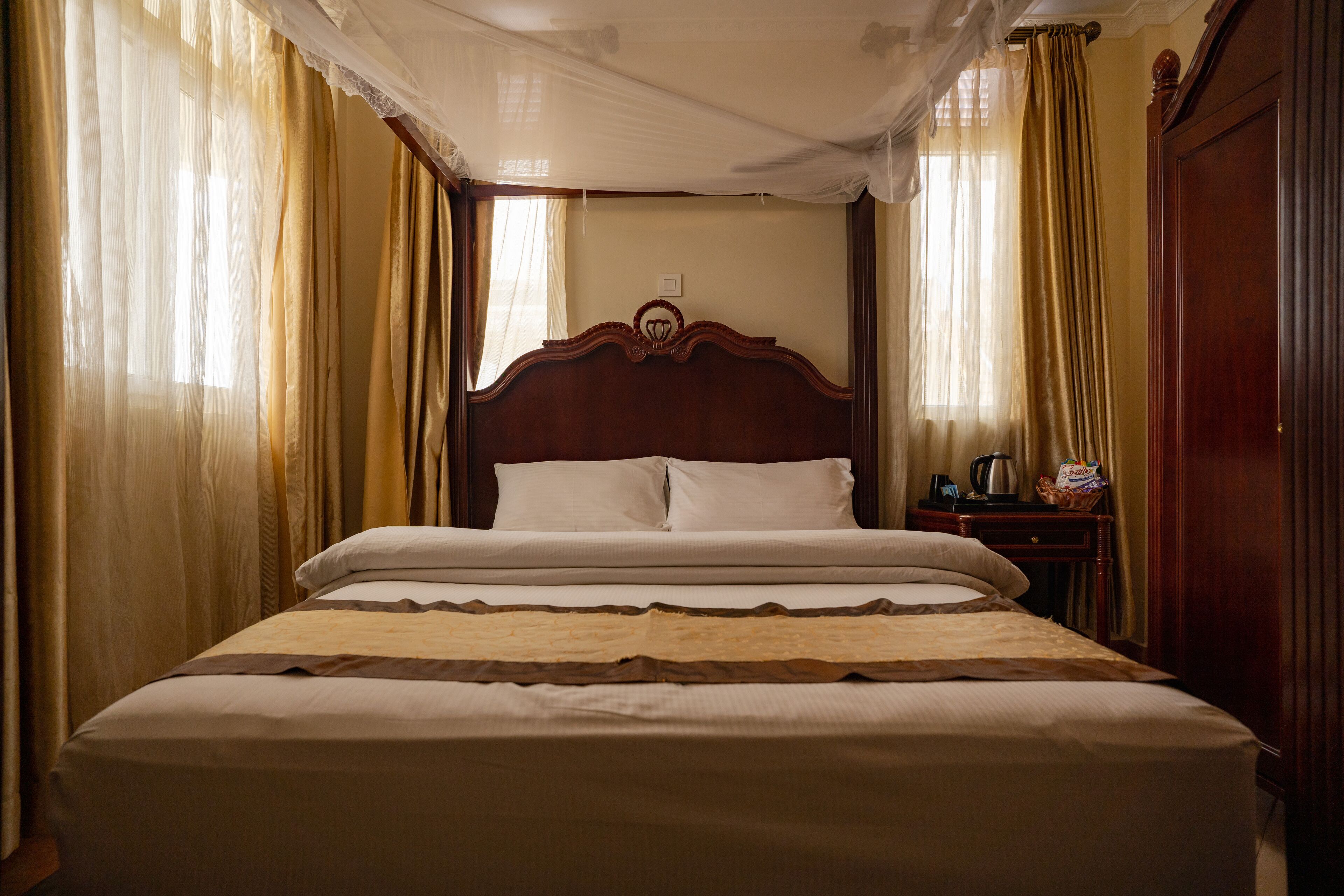 standard double room | in-room safe, desk, iron/ironing board, free wifi