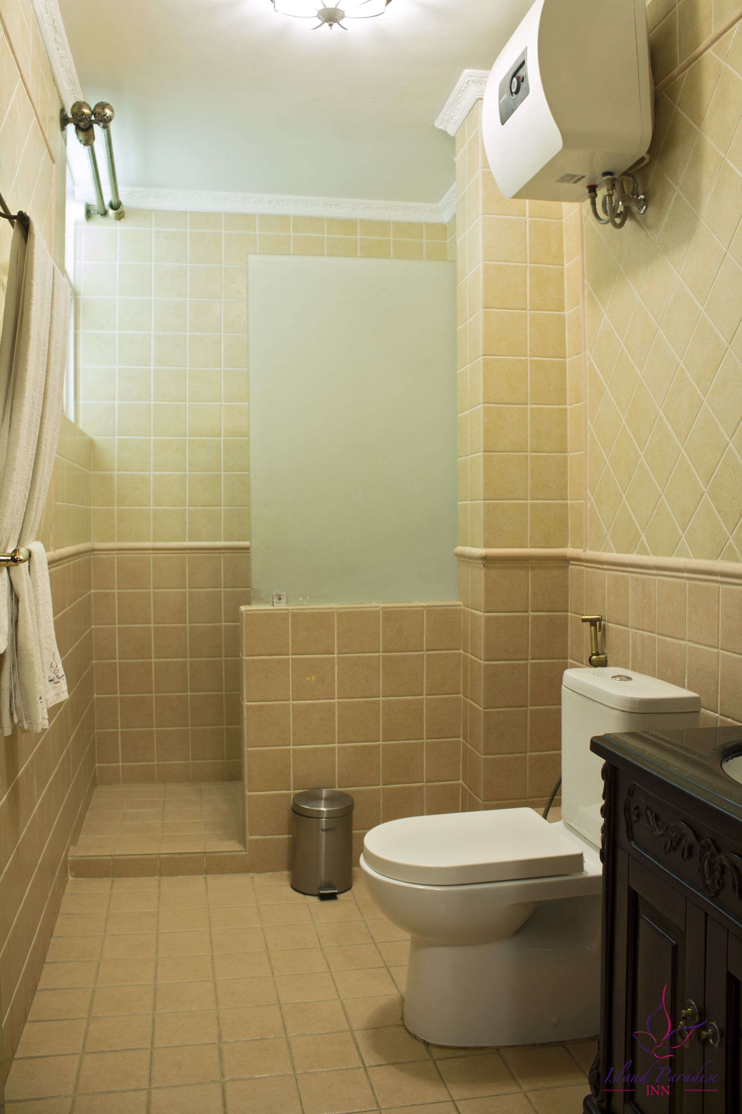 standard twin room | bathroom | shower, hair dryer, slippers, bidet