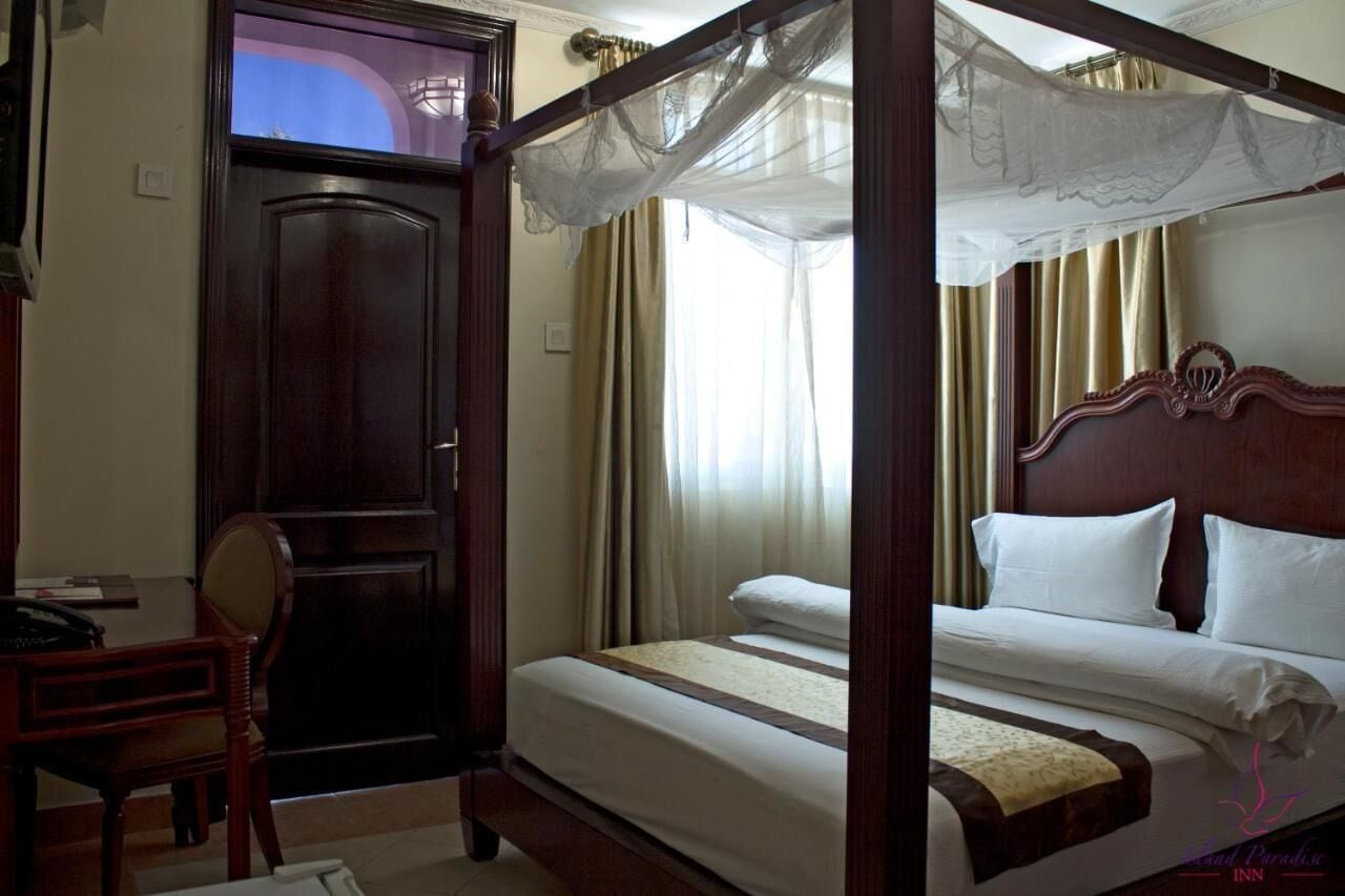 standard double room | in-room safe, desk, iron/ironing board, free wifi