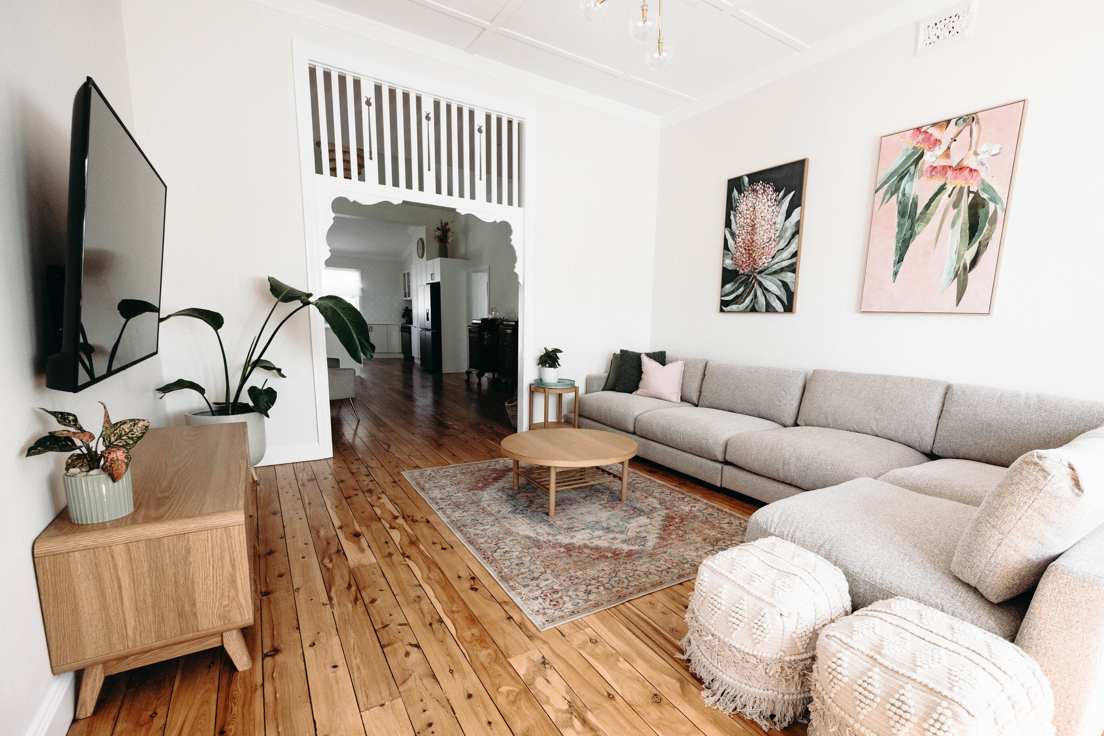 Una Smart TV, una chimenea