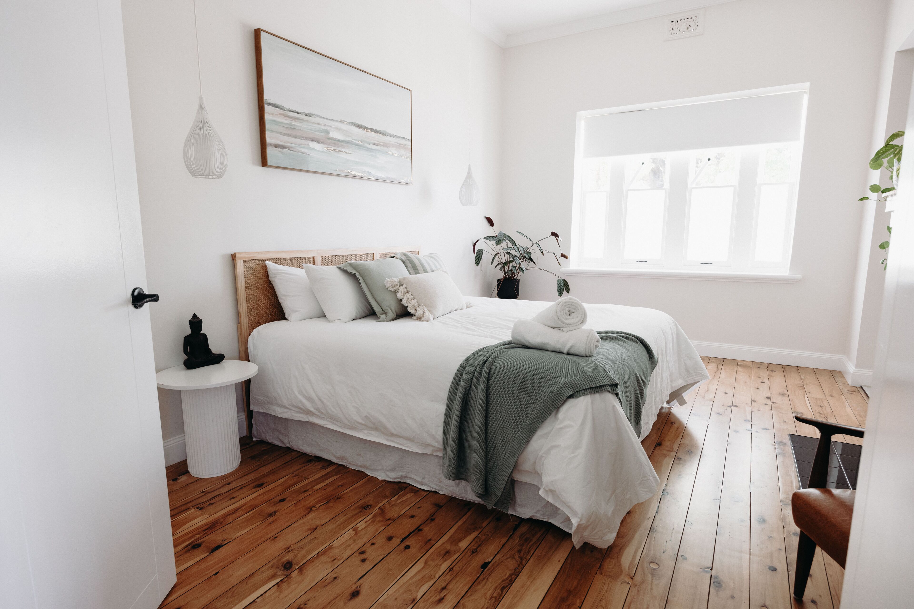 5 bedrooms, iron/ironing board, WiFi, bed sheets