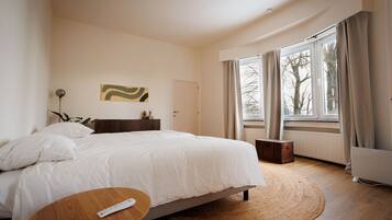 2 habitaciones, tabla de planchar con plancha, wifi y ropa de cama