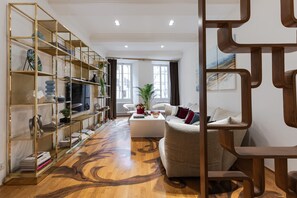 Smart TV, books, stereo