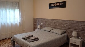 4 bedrooms, iron/ironing board, travel cot, free WiFi - Villa Berta , Chalet con Piscina Privada (vinaros)