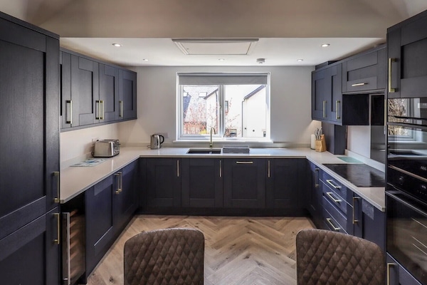 Kühlschrank, Mikrowelle, Ofen, Geschirrspüler