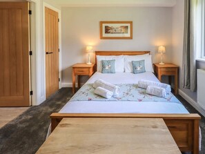 3 bedrooms, iron/ironing board, travel cot, free WiFi - Mallard Cottage Lake District - Leisure Spa, Pool, Gym & Lovely Walks to Explore (Penrith)