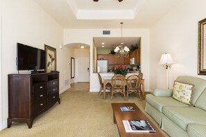 Smart TV - 1 Bedroom Townhouse with View (Kissimmee)