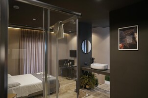 Ropa de cama hipoalergénica, colchones Select Comfort y minibar