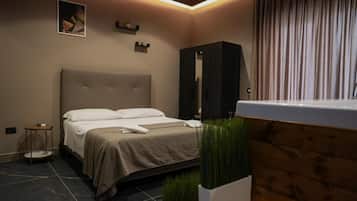 Deluxe Room | Hypo-allergenic bedding, Select Comfort beds, minibar, desk