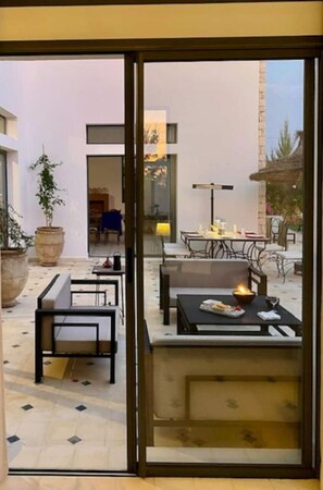 屋外ダイニングエリア