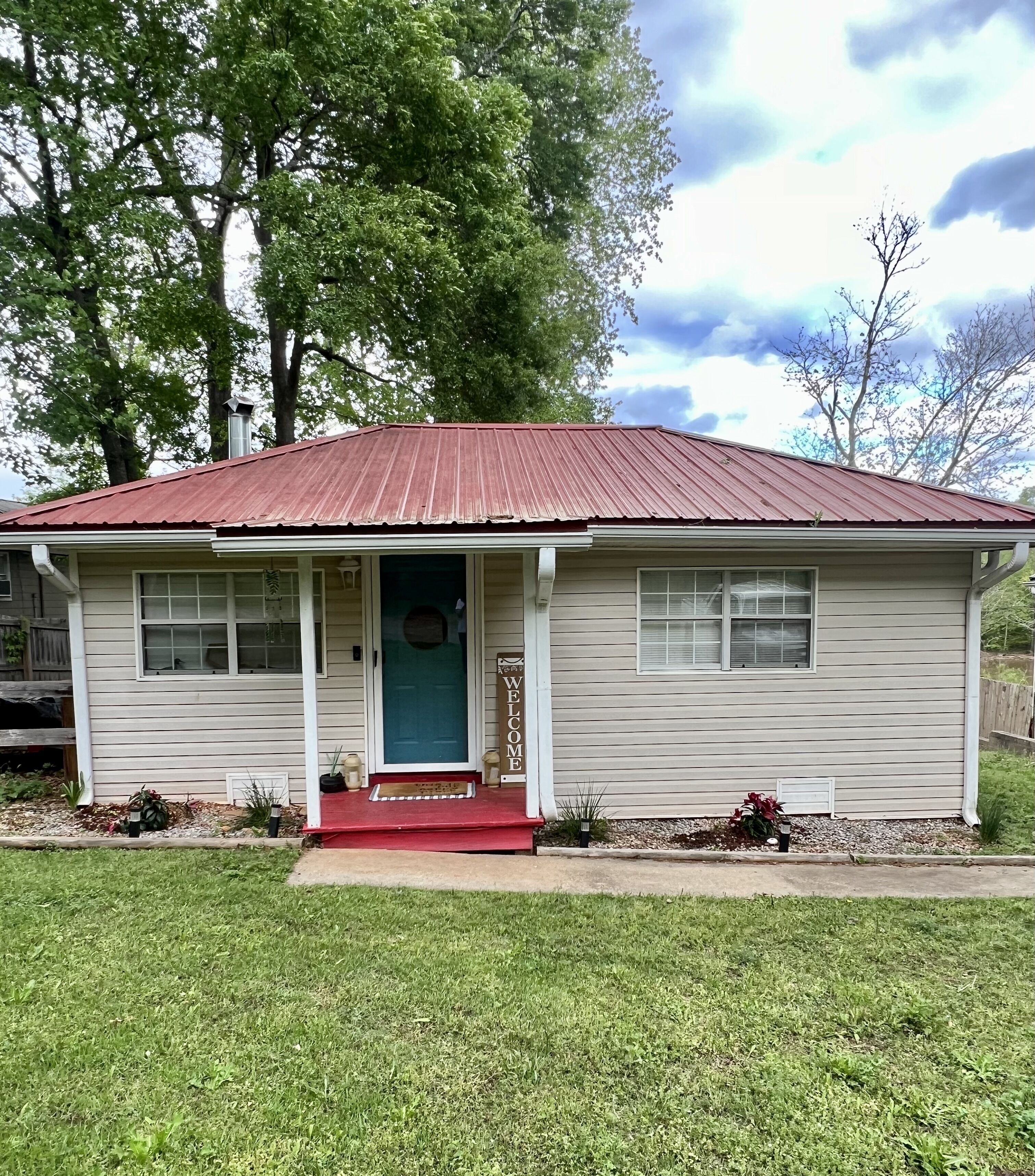 Humble Cove Lake Cottage