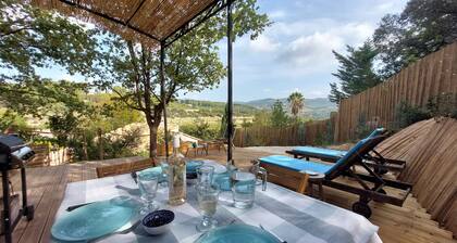 La campagne à la mer : T3 à l'étage d'1 maison provençale avec grand extérieur