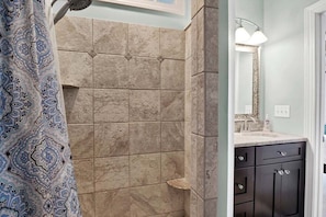 Bathtub, towels