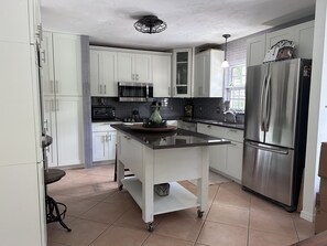 Private kitchen - Country feel house yet centrally located (Naples)