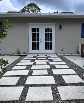 Exterior detail - Country feel house yet centrally located (Naples)