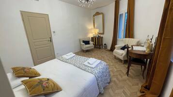 Double Room, Private Bathroom | In-room safe, soundproofing, free WiFi