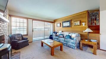 Condo, Multiple Beds, Patio, Mountain View (Walk to Mammoth Ski Lifts at Canyon ) | Living area | Fireplace