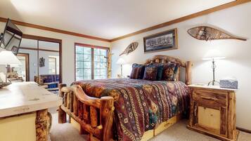 Condo, Multiple Beds, Patio, Mountain View (Walk to Mammoth Ski Lifts at Canyon ) | 2 bedrooms, individually decorated, individually furnished