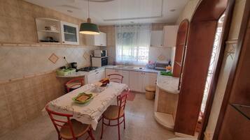 Micro-ondes, four, plaque de cuisson