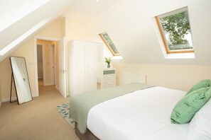 3 bedrooms, iron/ironing board, WiFi, bed sheets - Quiet countryside family friendly home, Five Ashes (Five Ashes, Mayfield)