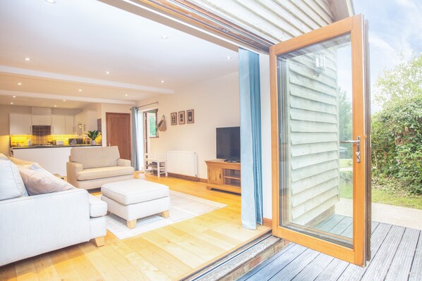 Smart TV, books - Quiet countryside family friendly home, Five Ashes (Five Ashes, Mayfield)