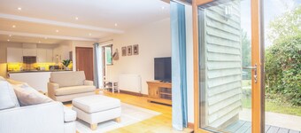 Quiet countryside family friendly home, Five Ashes